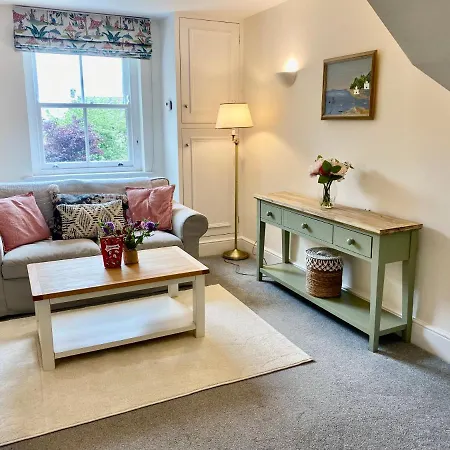 The Lemon Grove, Apartment